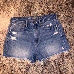 AMERICAN EAGLE SIZE 2 HIGH RISE MOM SHORT NWOT